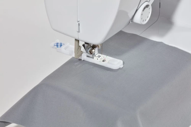 brother-FS60X-stopka-do-obszywania-dziurek.webp